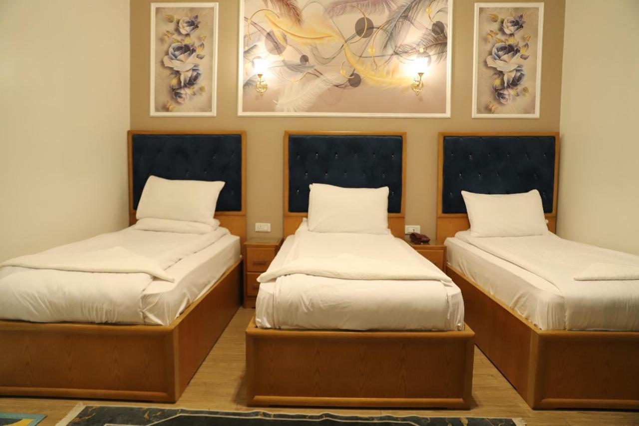 Golden Palace *