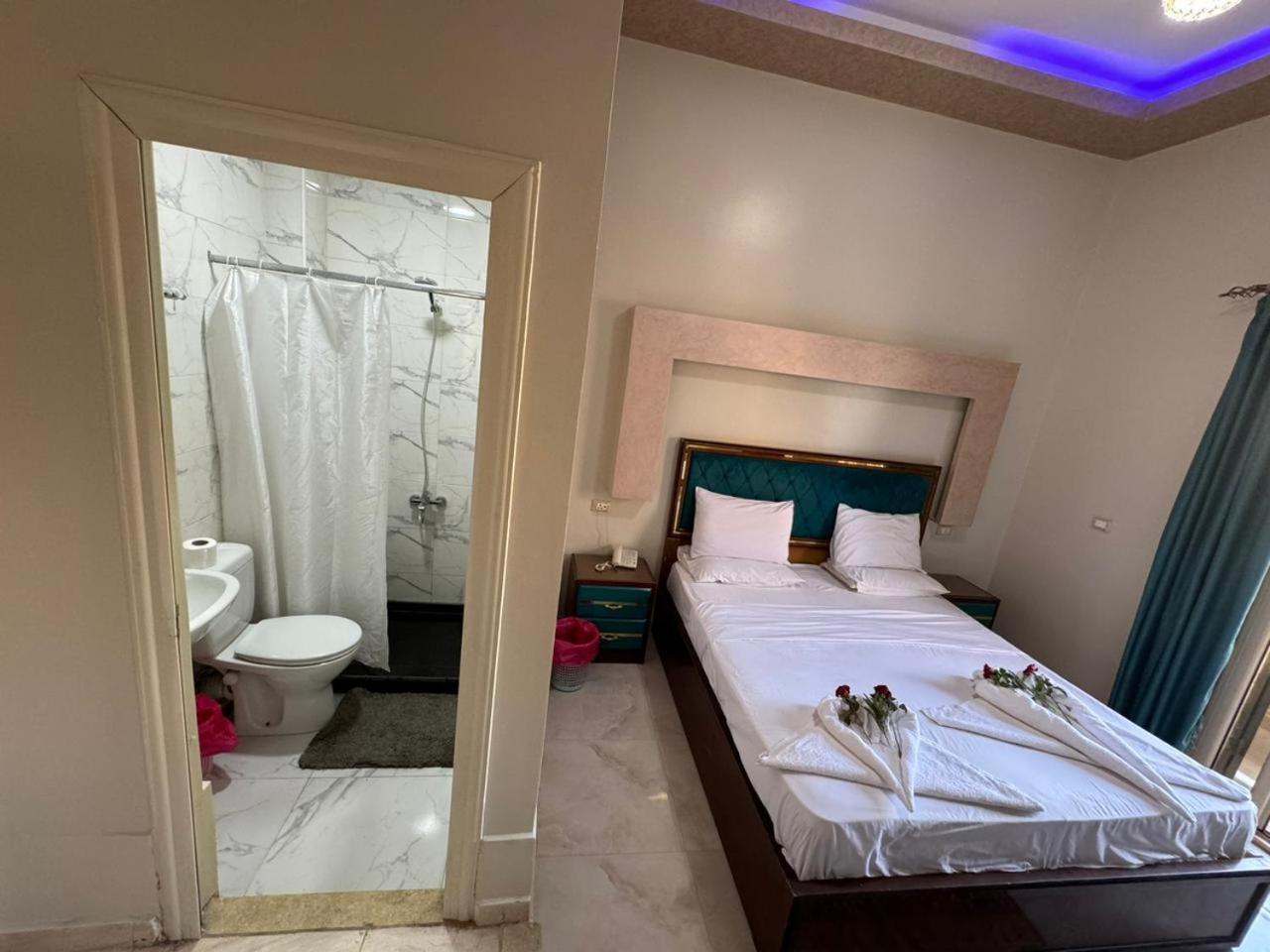 Hostel Golden Palace *
