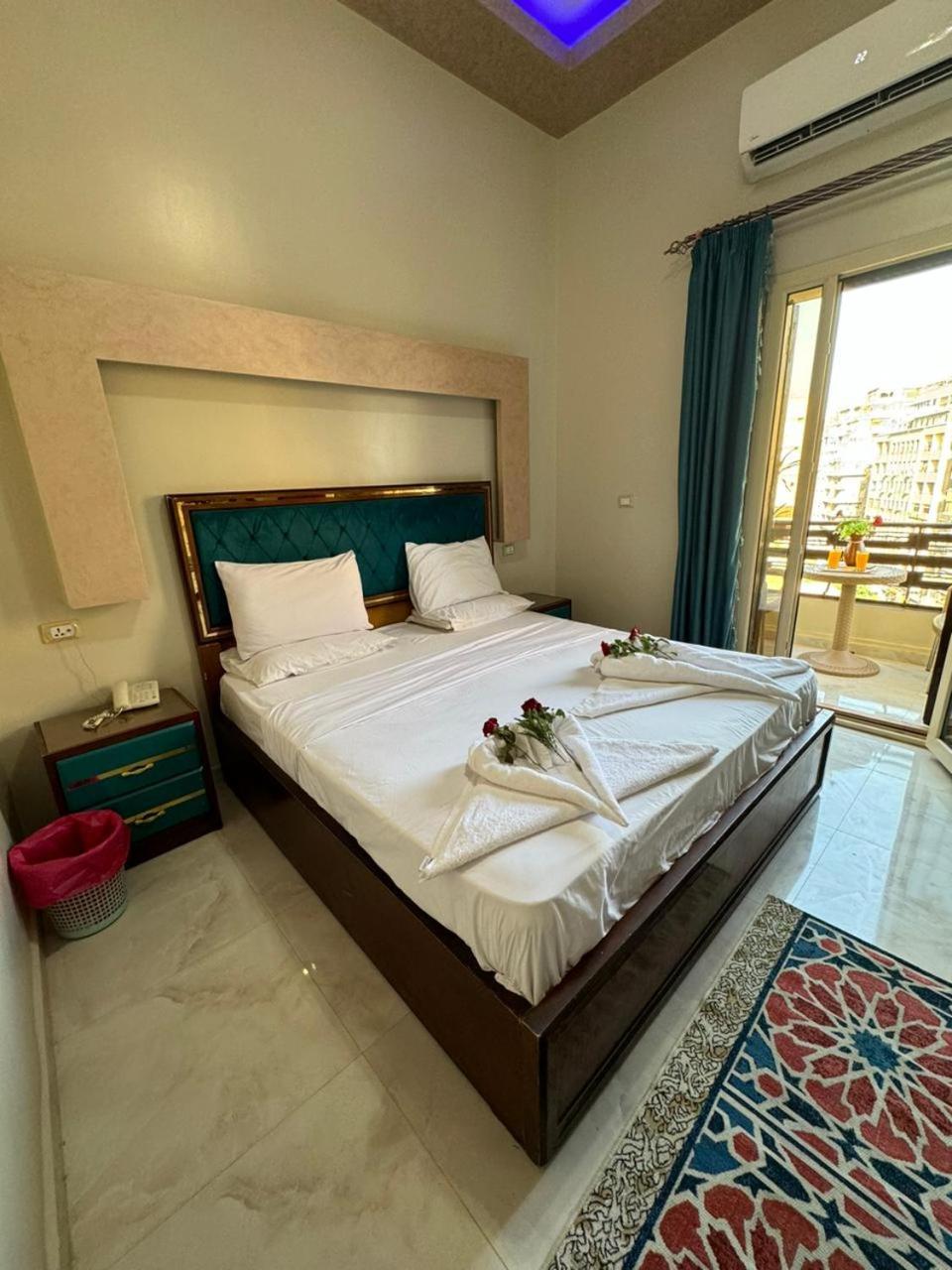 Golden Palace Hostel *