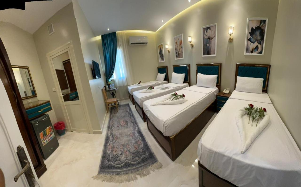 Golden Palace Hostel *