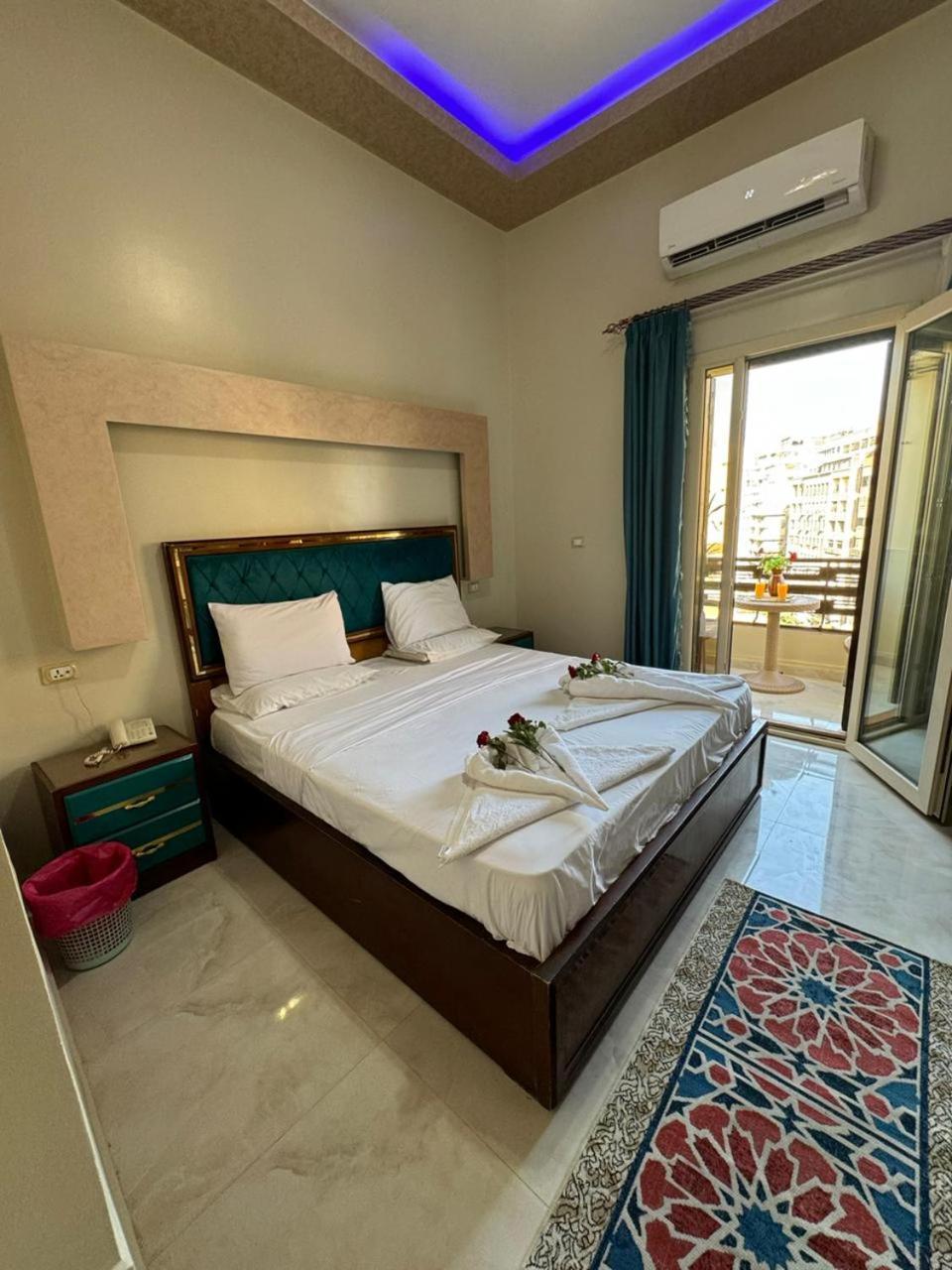 Hostel Golden Palace *